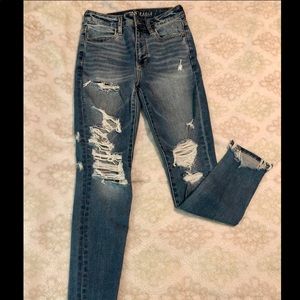 SOLD** AEO Distressed Jeans